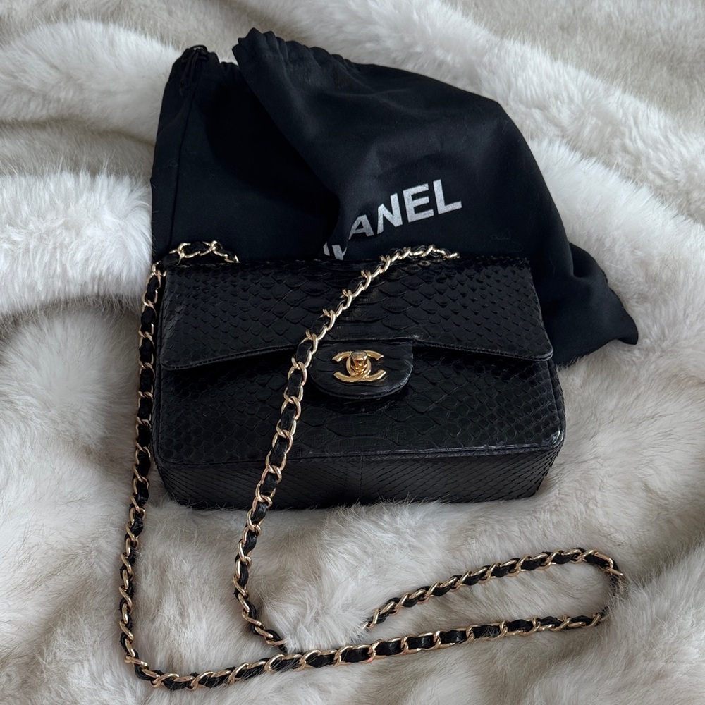 Chic Black Python Leather Bag - image 6